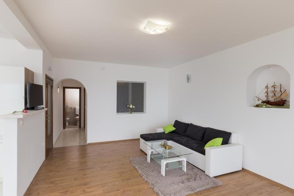 Apartment Manuela ซัฟทัท ห้อง รูปภาพ